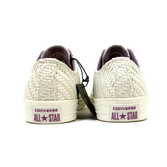 chuck taylor all star woven low top